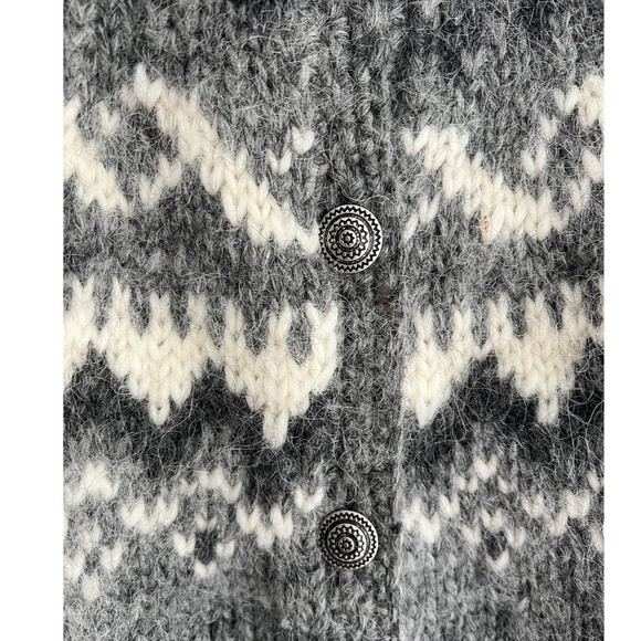 HAND KNIT ICELANDIC NORDIC Cardigan in Shades of Gray - L/XL - Picture 2 of 9